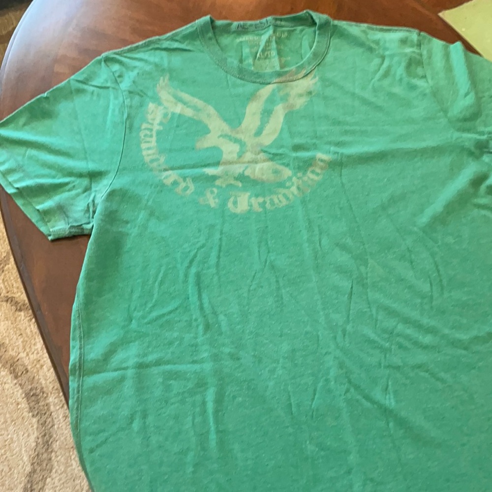 American Eagle tee shirt
